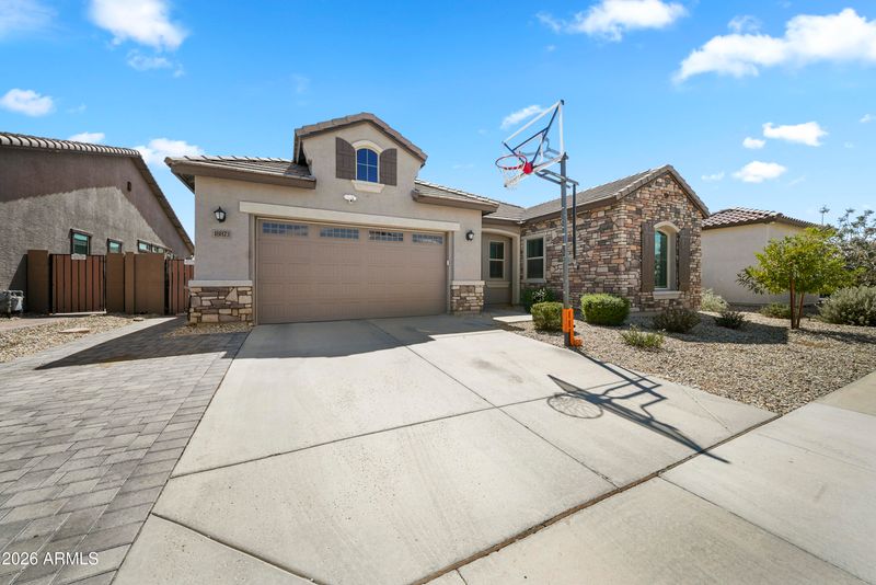 18873 W Shaw Butte Dr, Surprise, AZ 85388