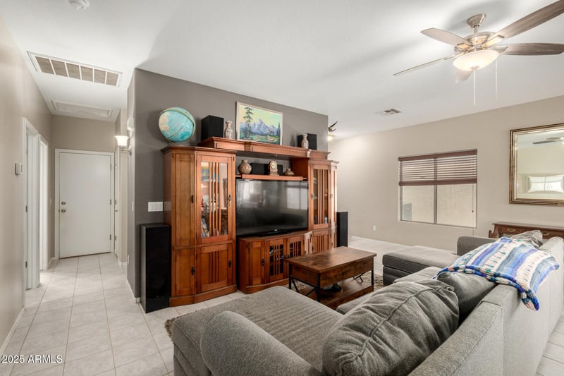 189 Shawnee Rd, San Tan Valley, AZ 85143