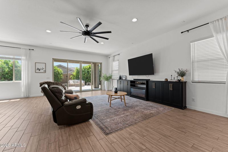18951 W Shaw Butte Dr, Surprise, AZ 85388