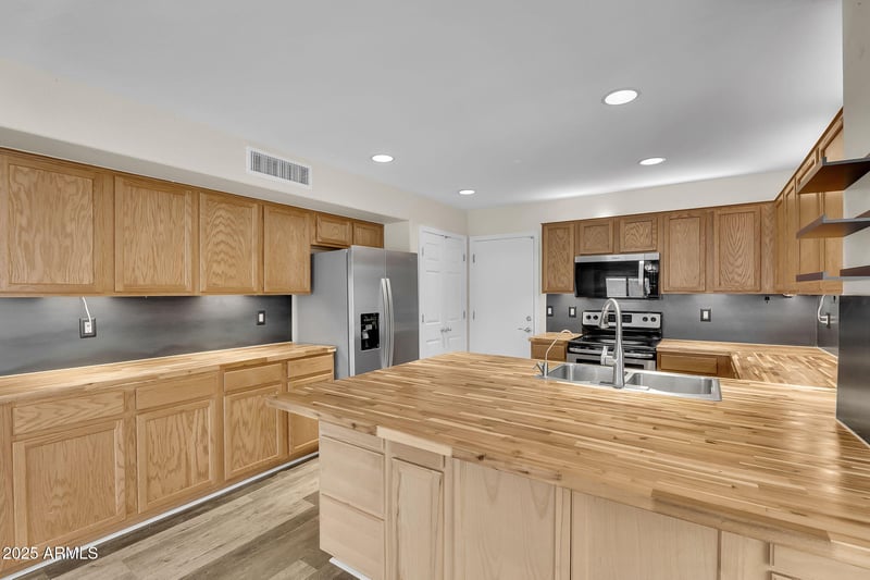1897 Appaloosa Way, San Tan Valley, AZ 85144