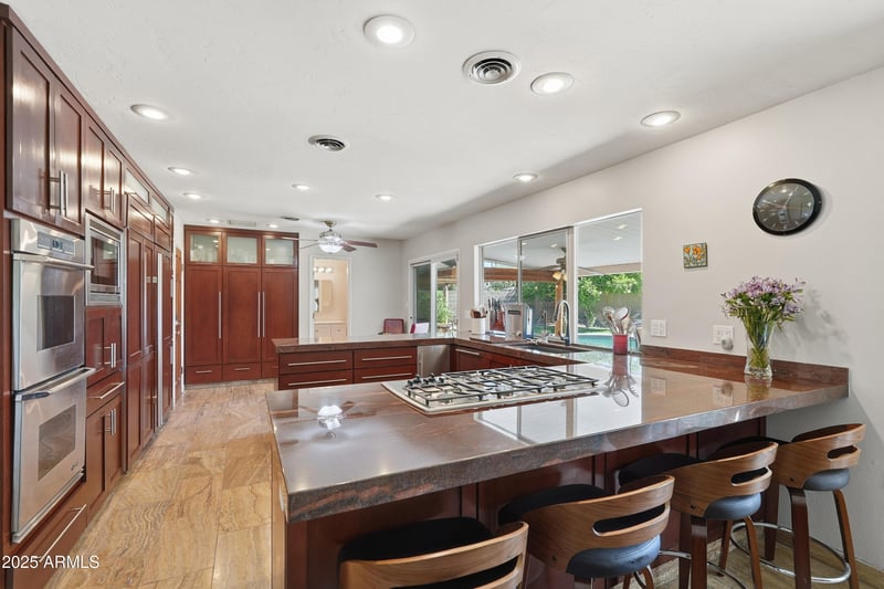 19 Canterbury Ct, Phoenix, AZ 85022