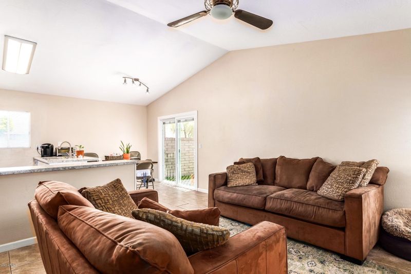 19 W Concorda Dr #103, Tempe, AZ 85282