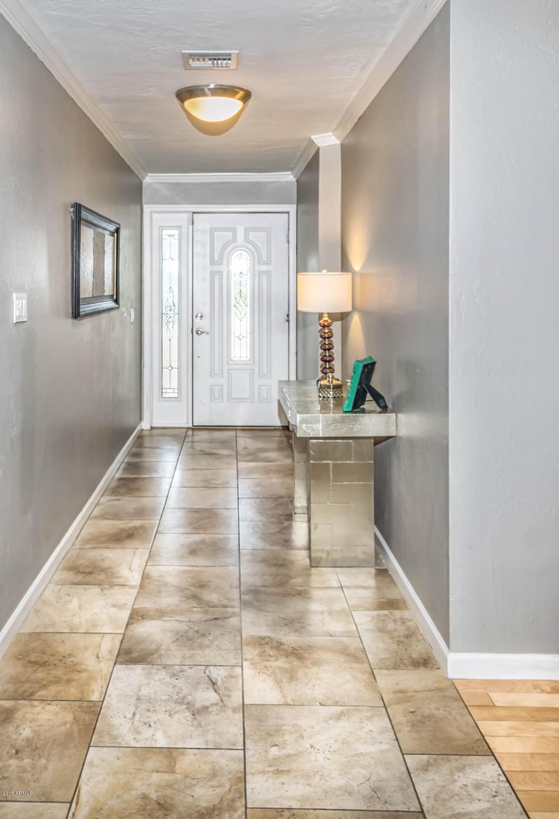 19 W Moon Valley Dr, Phoenix, AZ 85023