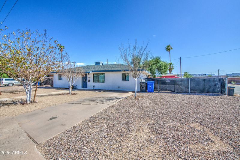 1901 E Encinas Ln, Phoenix, AZ 85040