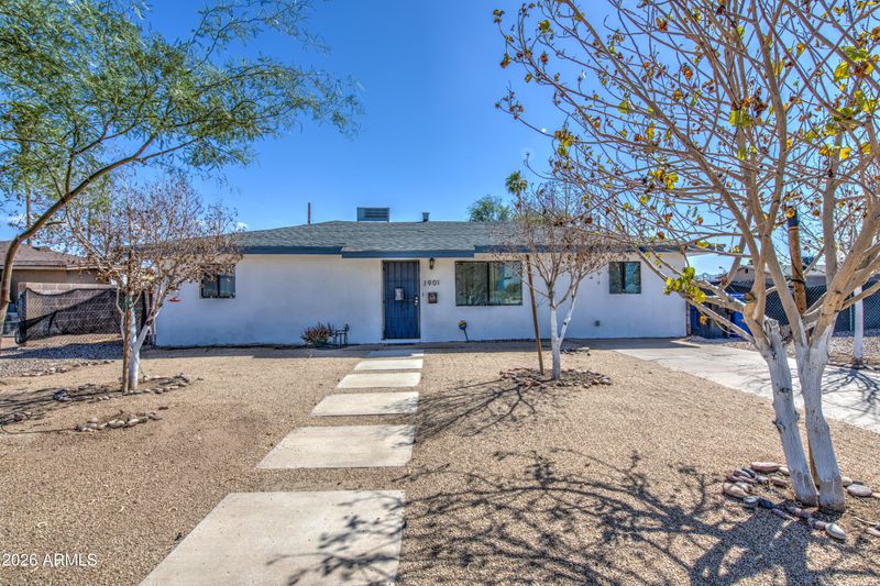 1901 E Encinas Ln, Phoenix, AZ 85040