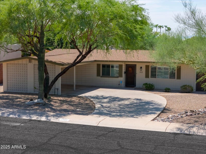 1901 Flynn Ln, Phoenix, AZ 85016