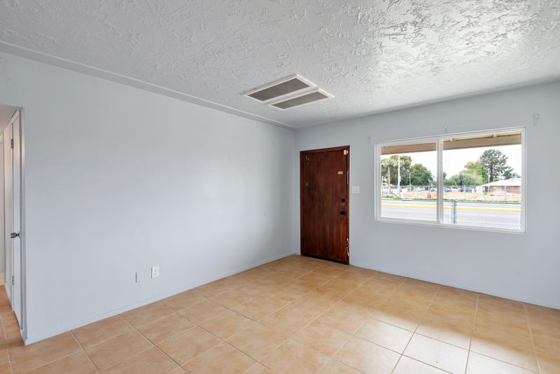 1901 N 44th St, Phoenix, AZ 85008
