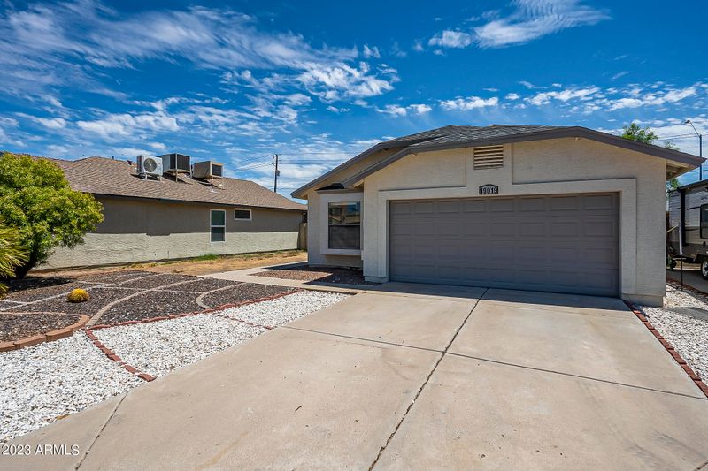 19019 N 43rd Dr, Glendale, AZ 85308