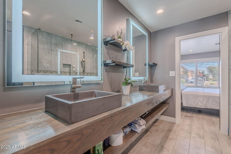 1902 Brooks Cir, Mesa, AZ 85202