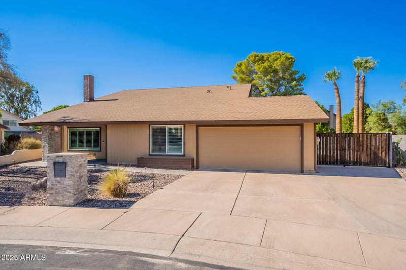 1902 Brooks Cir, Mesa, AZ 85202