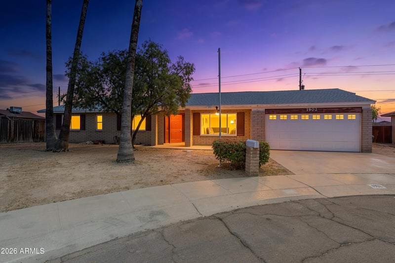 1902 W Kerry Ln, Phoenix, AZ 85027