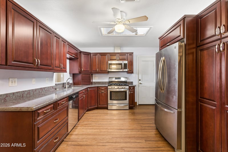 1902 W Kerry Ln, Phoenix, AZ 85027