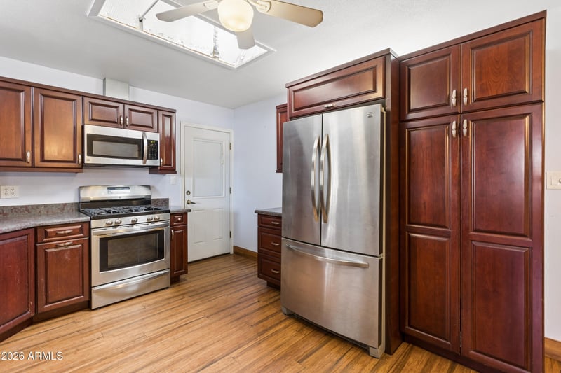 1902 W Kerry Ln, Phoenix, AZ 85027