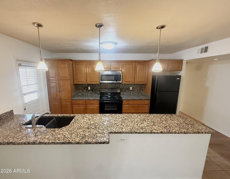 1904 Greenway Dr, Tempe, AZ 85282