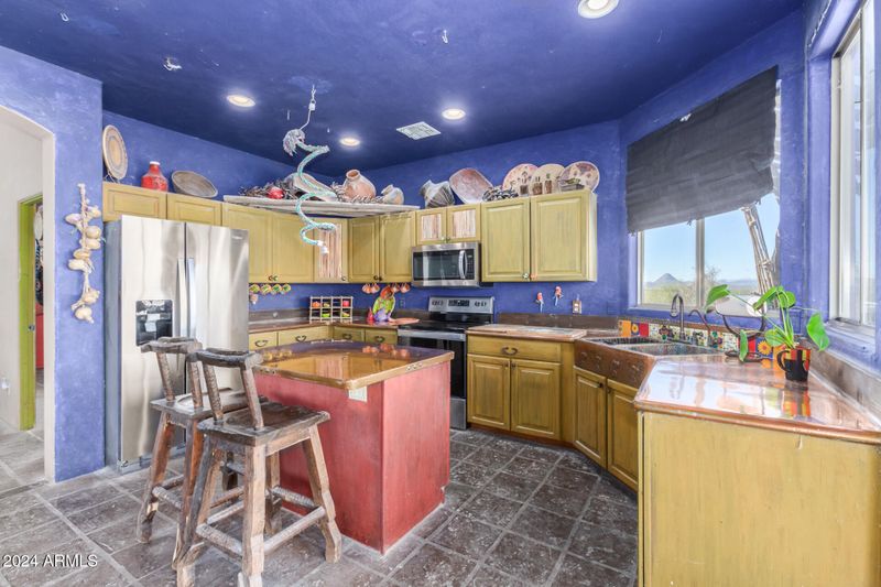 1904 E Venado Dr, New River, AZ 85087