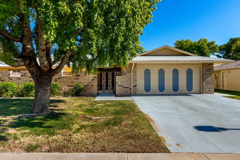 19045 Signal Butte Cir, Sun City, AZ 85373