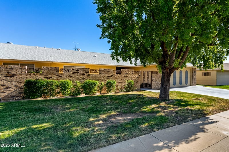 19045 Signal Butte Cir, Sun City, AZ 85373