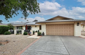 19046 N Lakeforest Dr, Sun City, AZ 85373