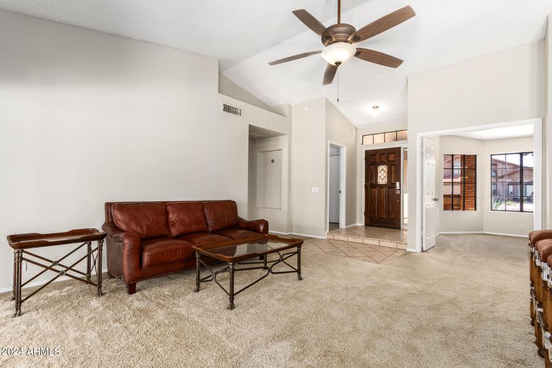 1906 E Belmont Dr, Tempe, AZ 85284
