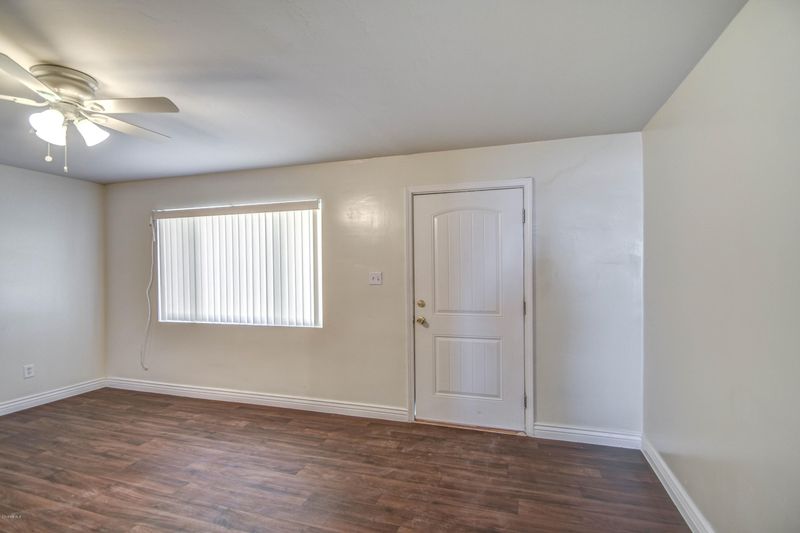 1907 E Encinas Ln, Phoenix, AZ 85040