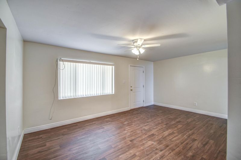 1907 E Encinas Ln, Phoenix, AZ 85040