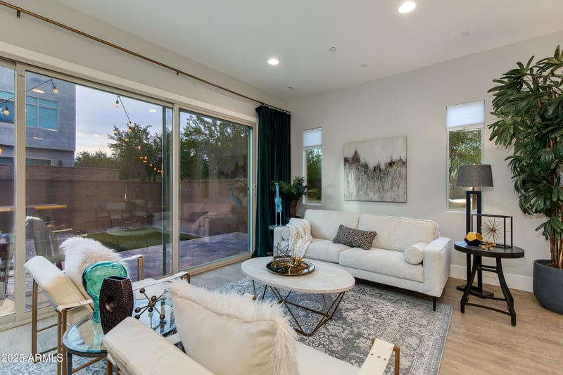 1910 Desert Hollow Dr, Phoenix, AZ 85085