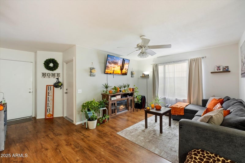 1910 Sandra Ter, Phoenix, AZ 85022