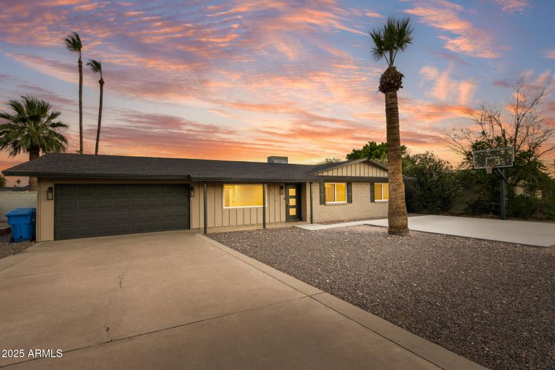 1911 E Lawrence Rd, Phoenix, AZ 85016