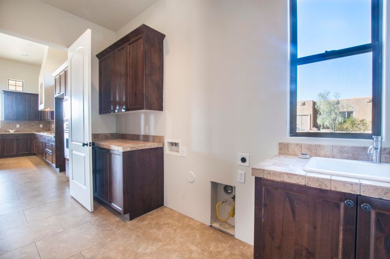1911 E Paso Nuevo Dr, Phoenix, AZ 85086