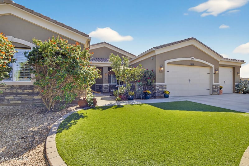 1913 Laurie Ln, San Tan Valley, AZ 85144