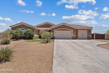 1913 Laurie Ln, San Tan Valley, AZ 85144