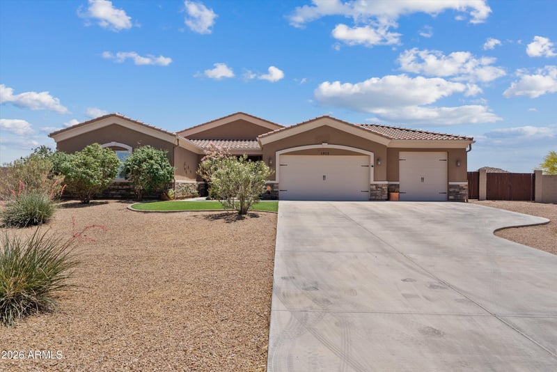 1913 Laurie Ln, San Tan Valley, AZ 85144