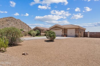 1913 W Laurie Ln, San Tan Valley, AZ 85144
