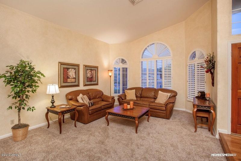 1914 E South Fork Dr, Phoenix, AZ 85048