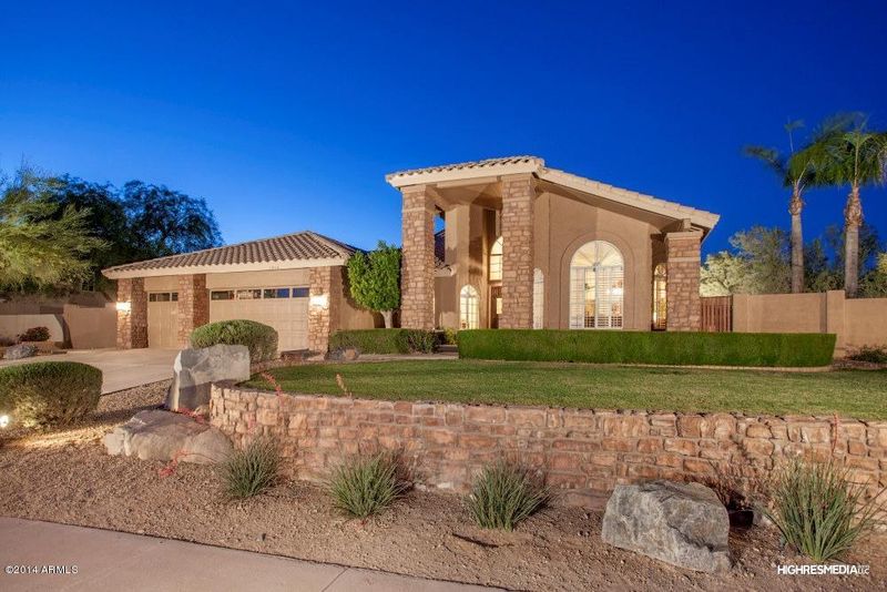 1914 E South Fork Dr, Phoenix, AZ 85048