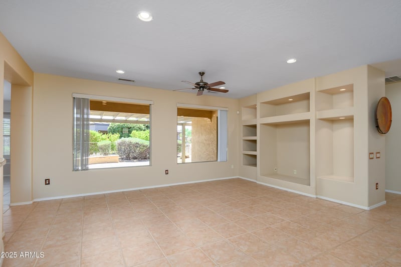 19141 Tamarisk Flower Way, Surprise, AZ 85387