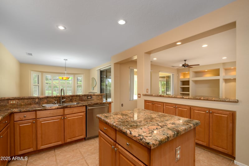 19141 Tamarisk Flower Way, Surprise, AZ 85387