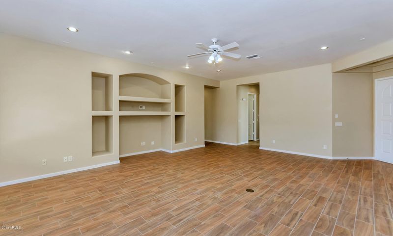 1915 E Gary Way, Phoenix, AZ 85042