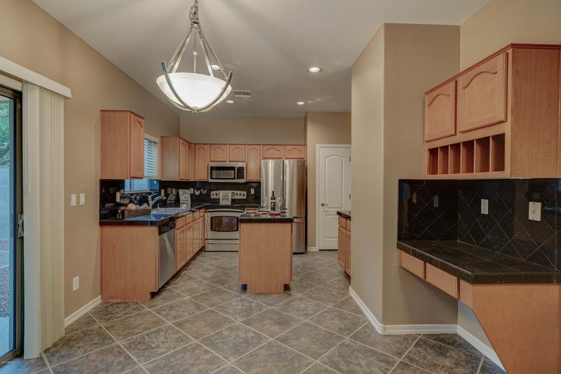 1915 E Hartford Ave, Phoenix, AZ 85022