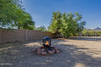 1916 Primrose Pa, Phoenix, AZ 85086