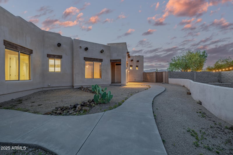 1916 Primrose Pa, Phoenix, AZ 85086