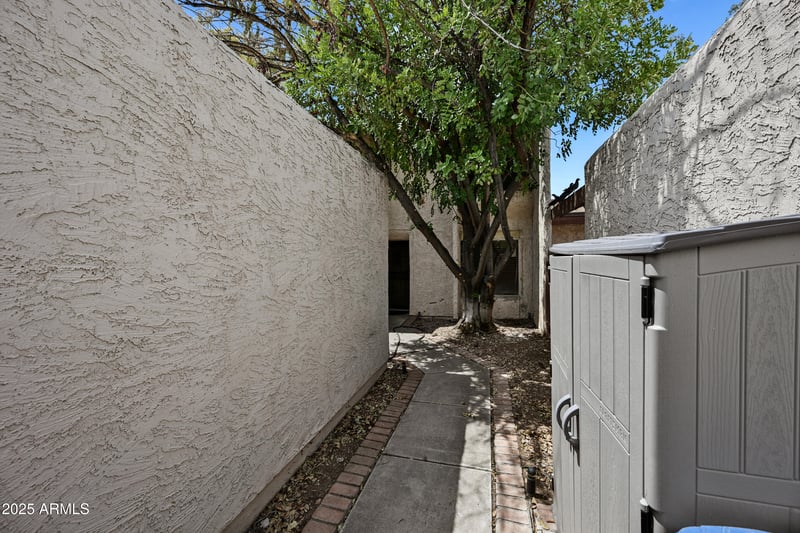 1916 River Dr, Tempe, AZ 85281