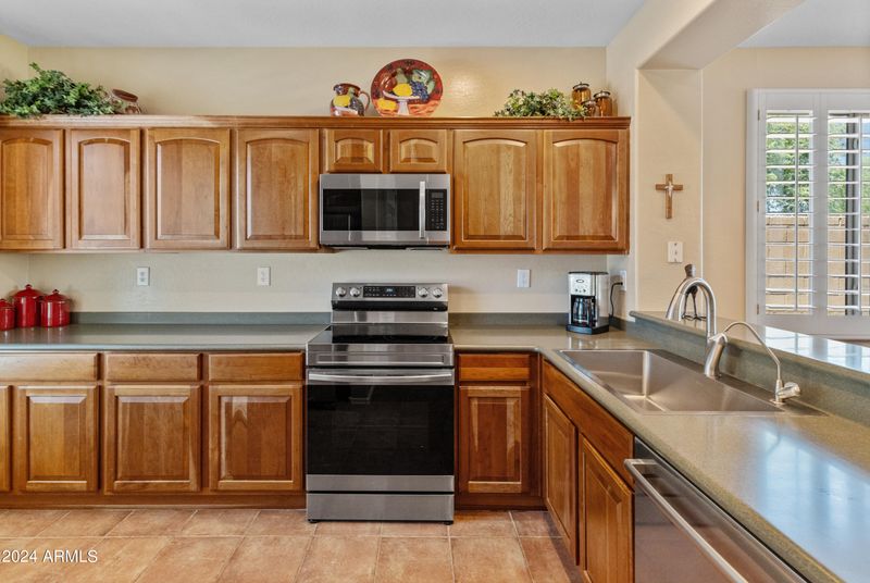 1916 W Kuralt Dr, Anthem, AZ 85086