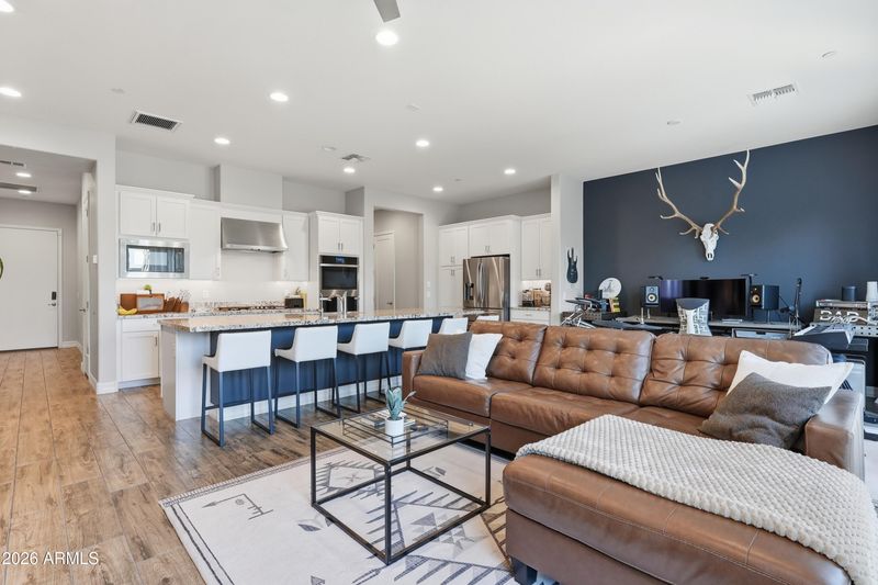 1917 W Trotter Trl, Phoenix, AZ 85085
