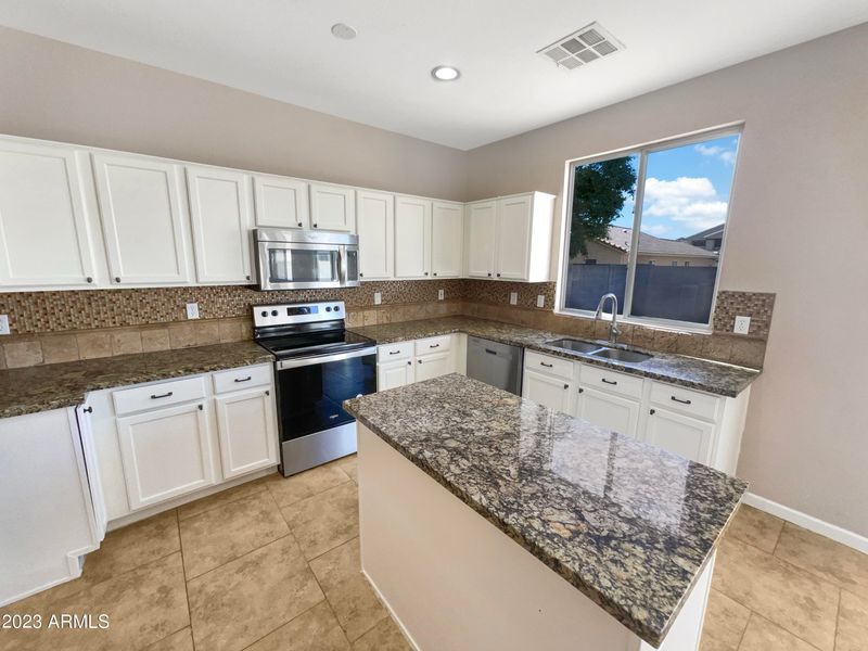 1918 N 103rd Dr, Avondale, AZ 85392