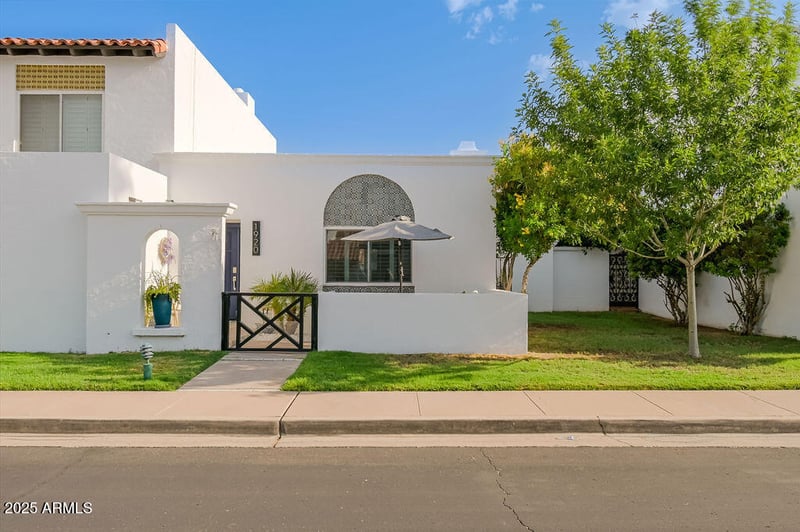 1920 Medlock Dr, Phoenix, AZ 85016