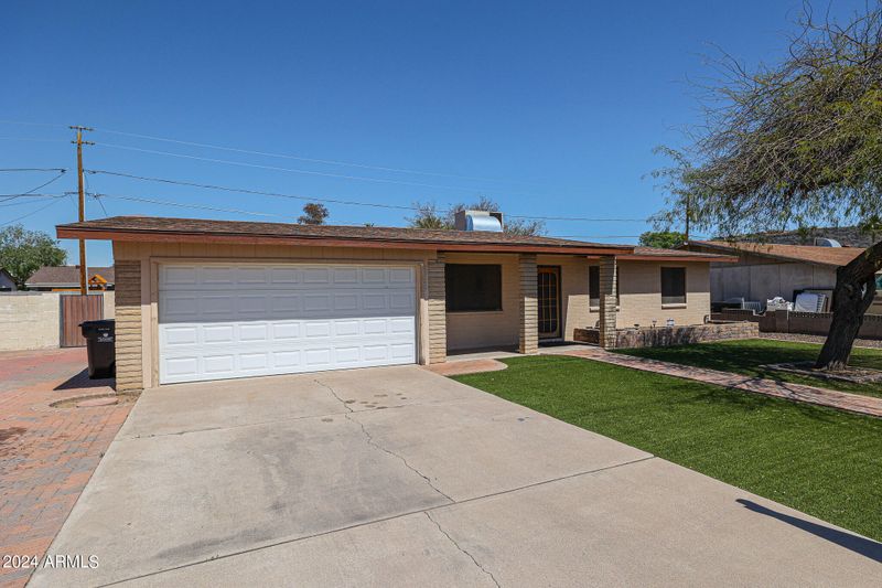 1920 W Eugie Ave, Phoenix, AZ 85029