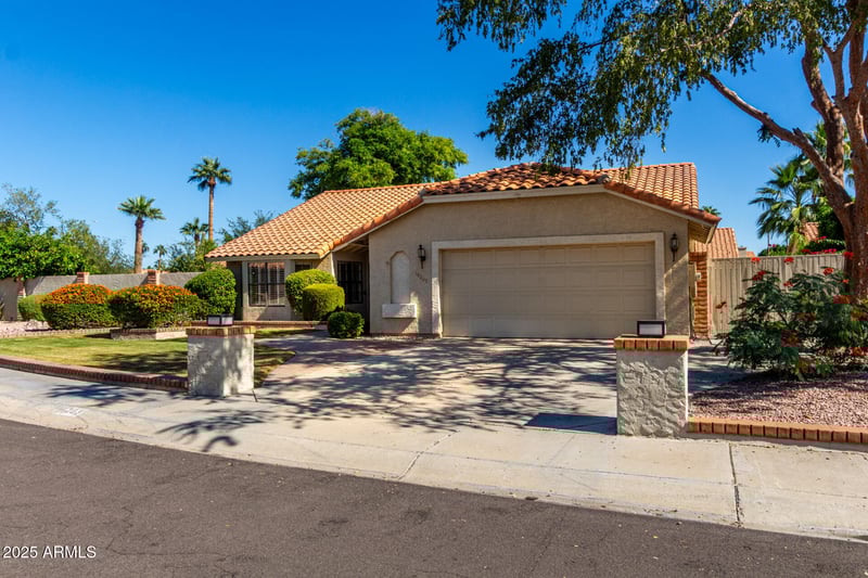 19203 71st Dr, Glendale, AZ 85308