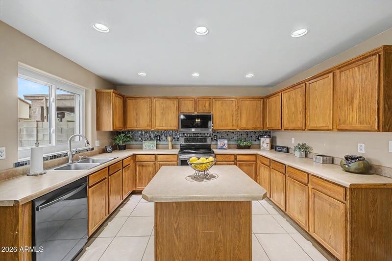 1921 Vineyard Plains Dr, San Tan Valley, AZ 85144