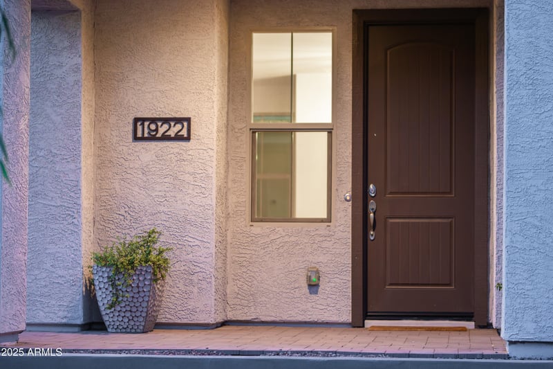 1922 Chisum Trl, Phoenix, AZ 85085
